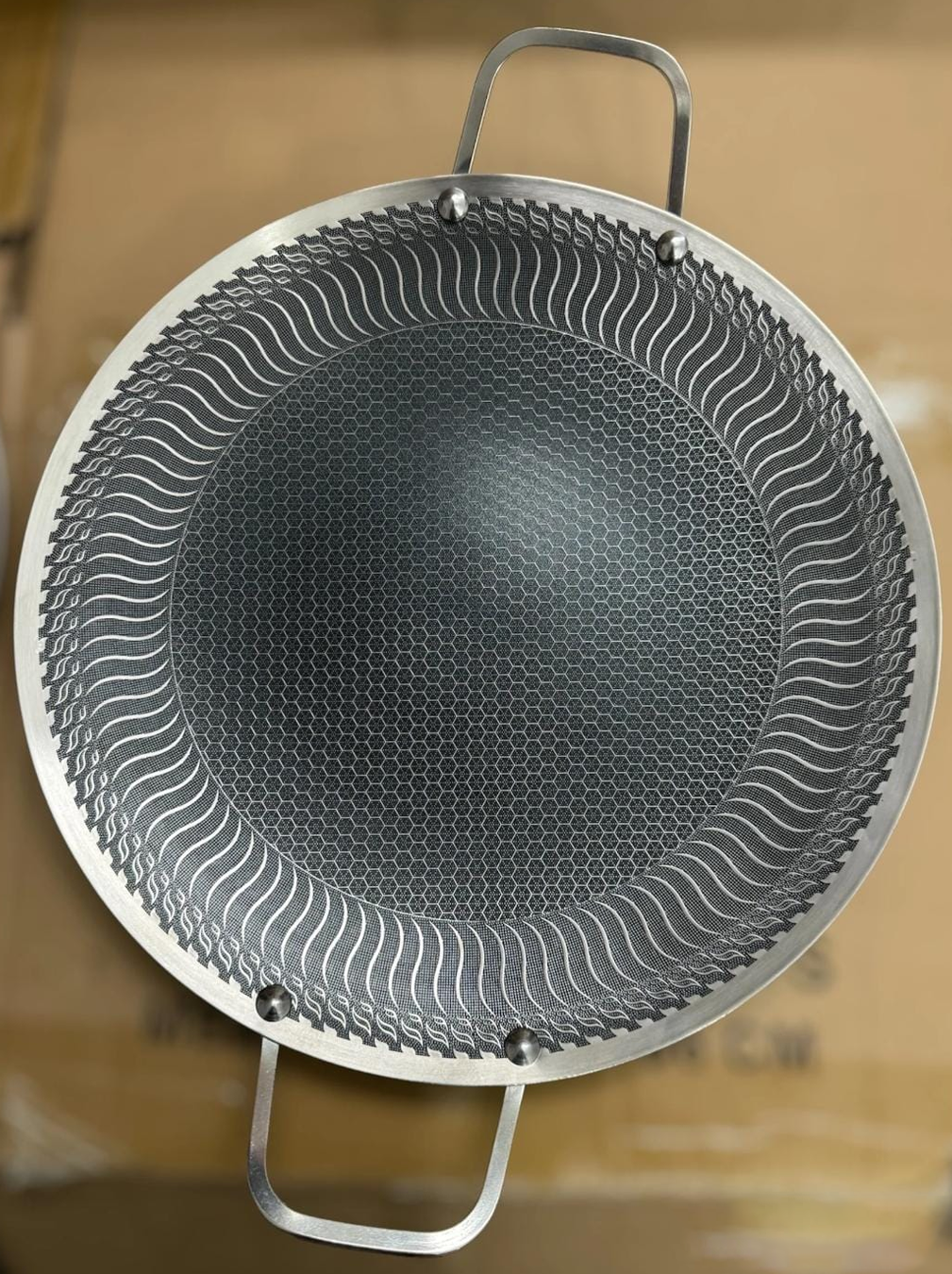 Honeycomb non-stick tawa